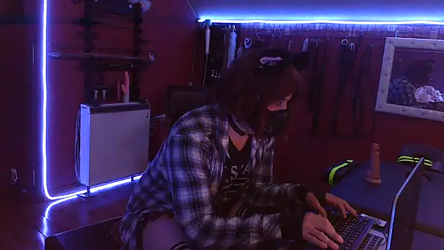 Snapshot of Ginny-the-bdsm-nympho chatting on September 25, 5:01 pm Ginny-the-bdsm-nympho online show from September 25, 5:01 pm