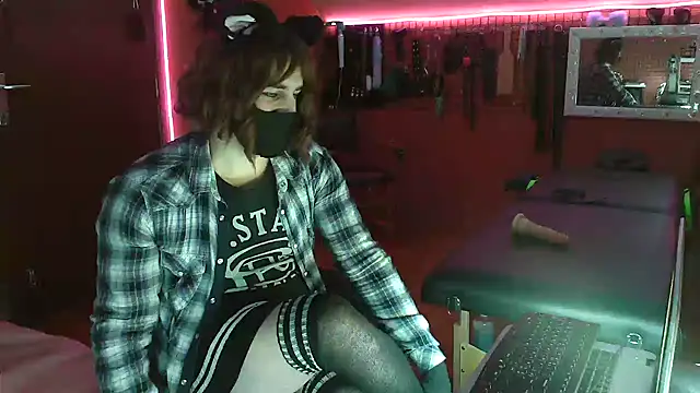 Ginny-the-bdsm-nympho online show from January 18, 6:15 pm