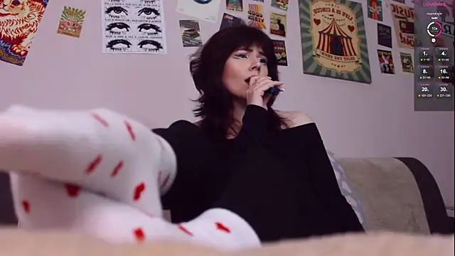 Luna Blake online show from February 14, 1:46 pm