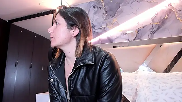 SarahDeyvis online show from March 7, 3:35 am