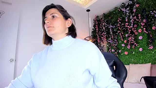 SarahDeyvis online show from April 7, 1:57 pm