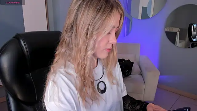 EveBensonX online show from October 16, 7:38 pm