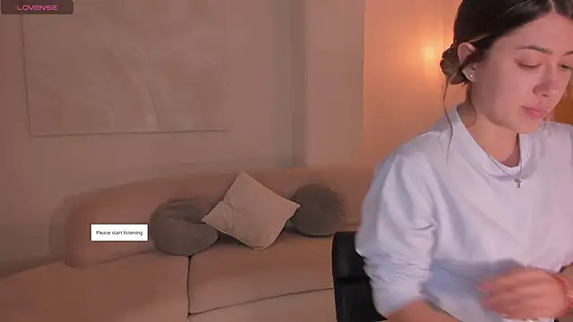 EveBensonX online show from May 3, 10:46 pm
