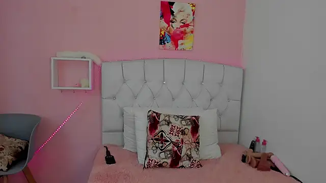 18candys online show from February 4, 10:13 pm