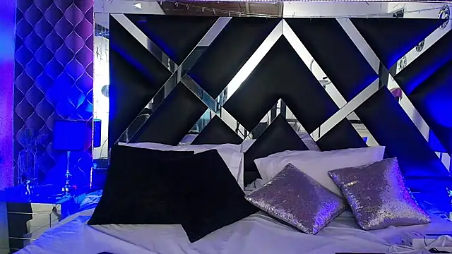 victoriaa lee  online show from March 28, 8:08 pm