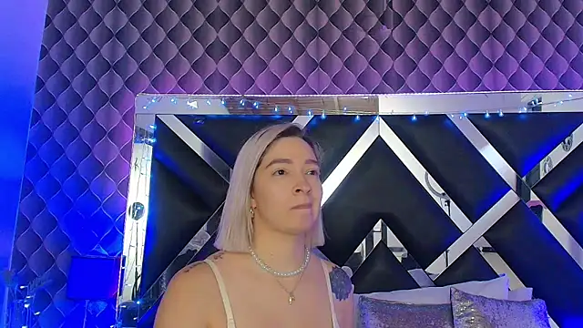 victoriaa lee  online show from May 22, 7:34 pm