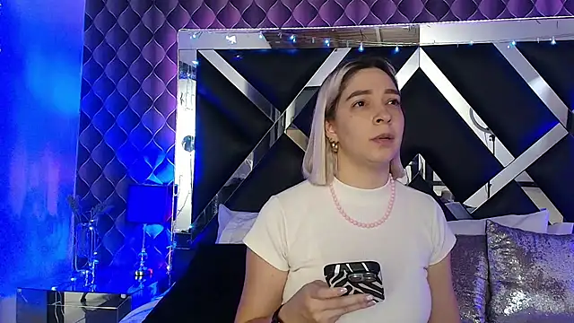 victoriaa lee  online show from May 21, 7:23 pm