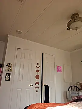 mossy kiss online show from January 15, 7:20 pm