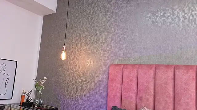 Alexa Thaylor  online show from May 22, 4:49 pm