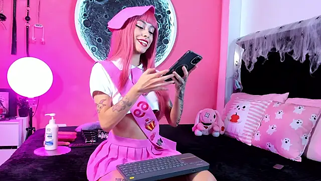 chloe loggan online show from October 2, 10:26 pm
