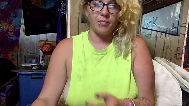 TrashleyRosebud online show from July 10, 9:32 am