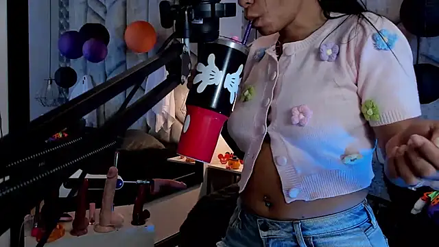 NiicolleMiller online show from October 31, 11:47 am