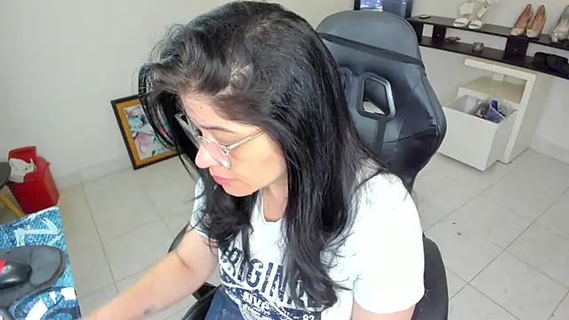 BellaFlaming online show from May 4, 10:41 am
