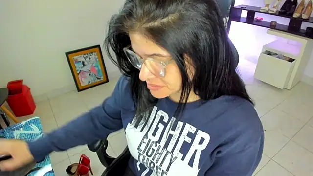 BellaFlaming online show from April 28, 10:41 am