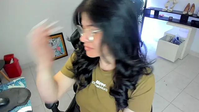 BellaFlaming online show from May 2, 11:02 am