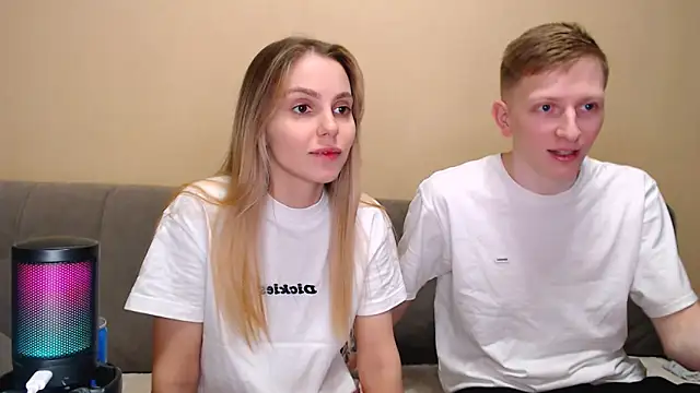 juliaanddima online show from March 4, 11:00 pm