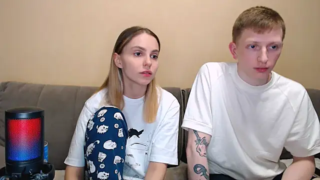 juliaanddima online show from May 9, 9:50 pm