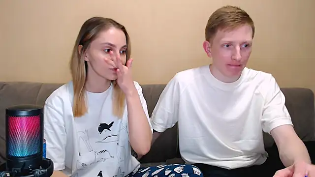 juliaanddima online show from May 10, 10:23 pm