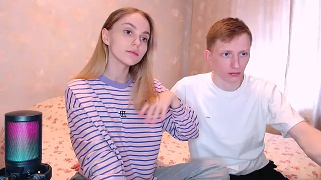 juliaanddima online show from May 7, 9:35 am
