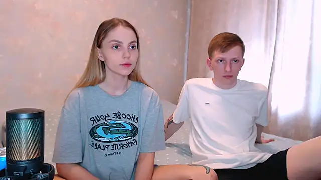 juliaanddima online show from May 20, 9:28 am