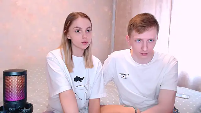 juliaanddima online show from May 21, 9:29 am