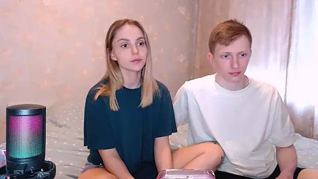 juliaanddima online show from May 22, 9:51 am