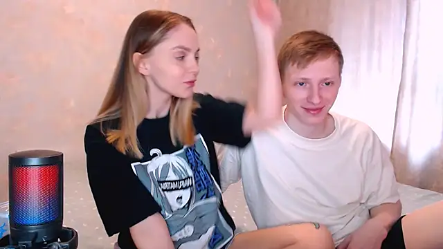 juliaanddima online show from May 26, 7:51 am
