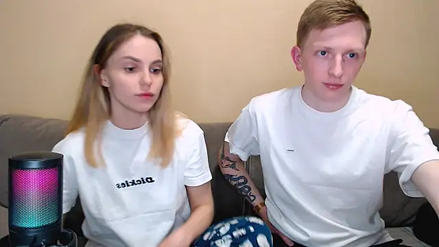 juliaanddima online show from May 8, 9:49 pm