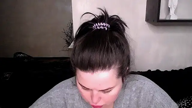 Emily Mo online show from October 8, 6:18 am