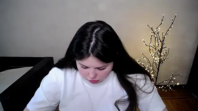 Emily Mo online show from May 8, 6:05 am