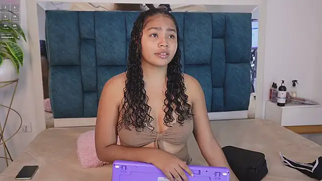 Anais aradia online show from March 24, 7:25 am