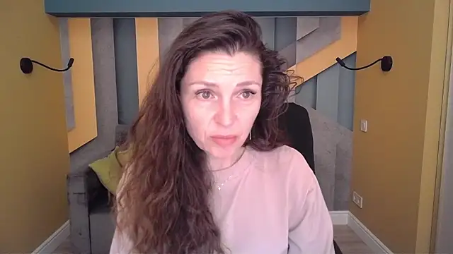 EllaLong online show from March 25, 12:30 pm