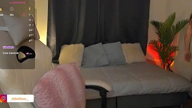 dakottaa  online show from May 1, 12:58 am