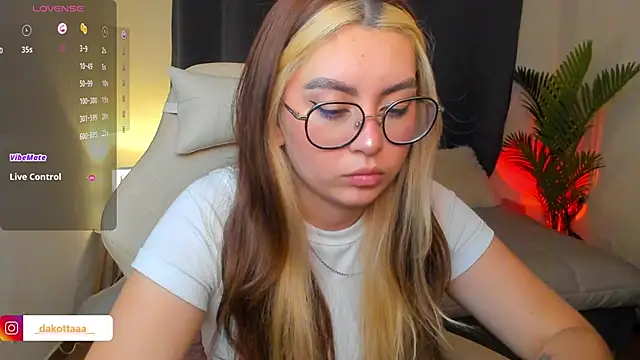 dakottaa  online show from May 20, 12:29 am