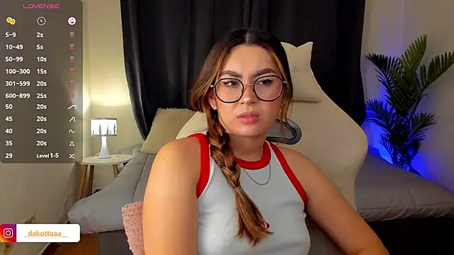 dakottaa  online show from September 17, 11:36 pm