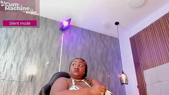 Saravy Blandon online show from March 12, 11:13 am