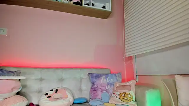 tinysara online show from May 22, 4:49 pm