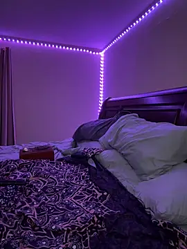 QueenNuttCollector online show from February 22, 11:11 am