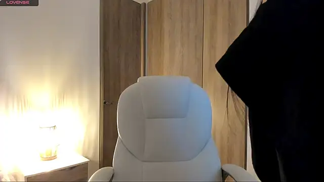 sophie connors online show from April 6, 11:44 am