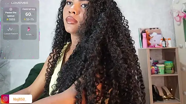 HOTBLACKANDWHITE2 online show from February 7, 12:14 am