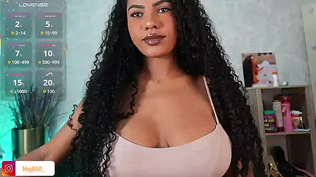 HOTBLACKANDWHITE2 online show from March 31, 9:31 am