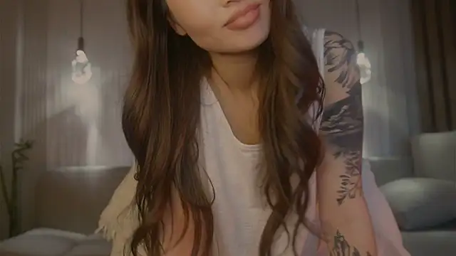 kawaii mia online show from April 28, 7:07 pm