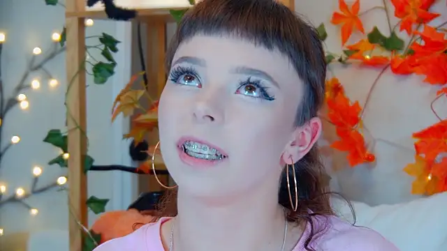 ElisabethDavis online show from October 11, 5:04 pm