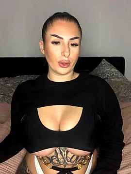 Mia-Bremer online show from December 19, 11:35 am