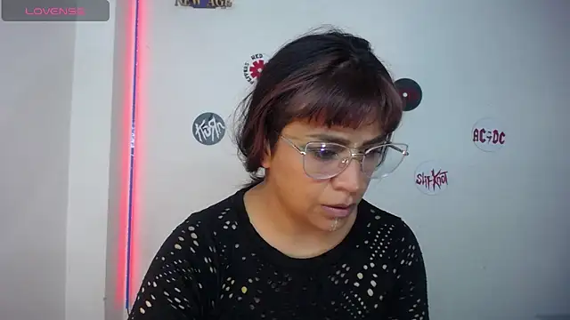 pinky violeta online show from May 10, 6:10 pm