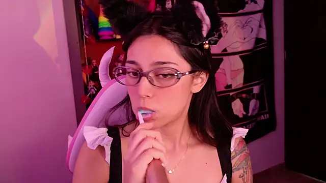 amber yull online show from May 25, 3:11 pm