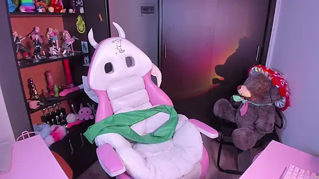 amber yull online show from January 9, 3:33 am