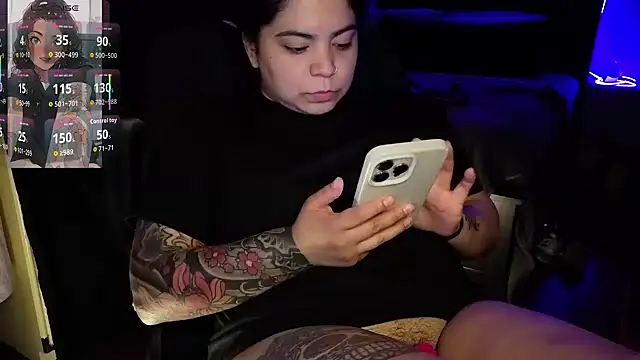 kimmiakiss22 online show from May 25, 3:49 am