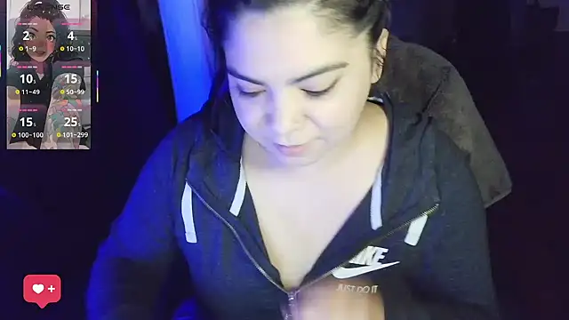 kimmiakiss22 online show from May 1, 12:47 am