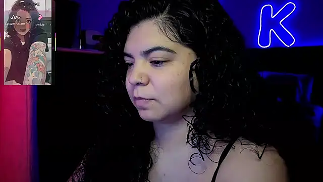 kimmiakiss22 online show from May 19, 1:56 am